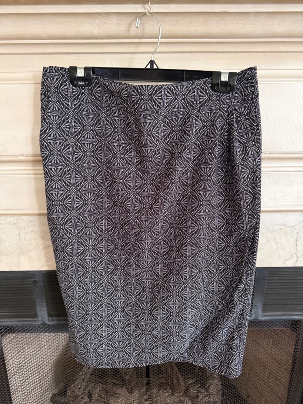 Ripskirt Hawaii Black & White Geometric-Print Pencil Skirt